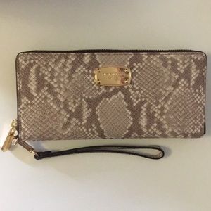 Michael Kors wallet